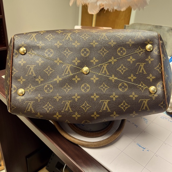 Authentic Louis Vuitton Monogram Tivoli GM - Picture 8 of 12